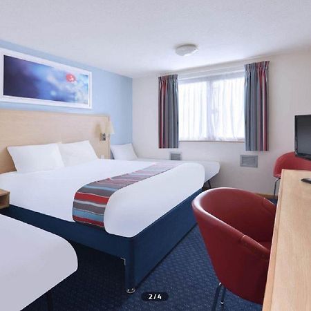 Travelodge Aberdeen Airport Exterior photo