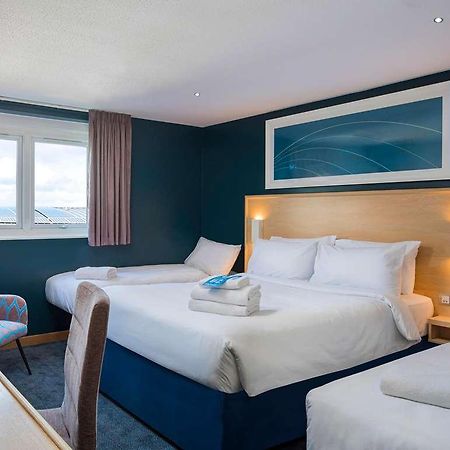Travelodge Aberdeen Airport Room photo