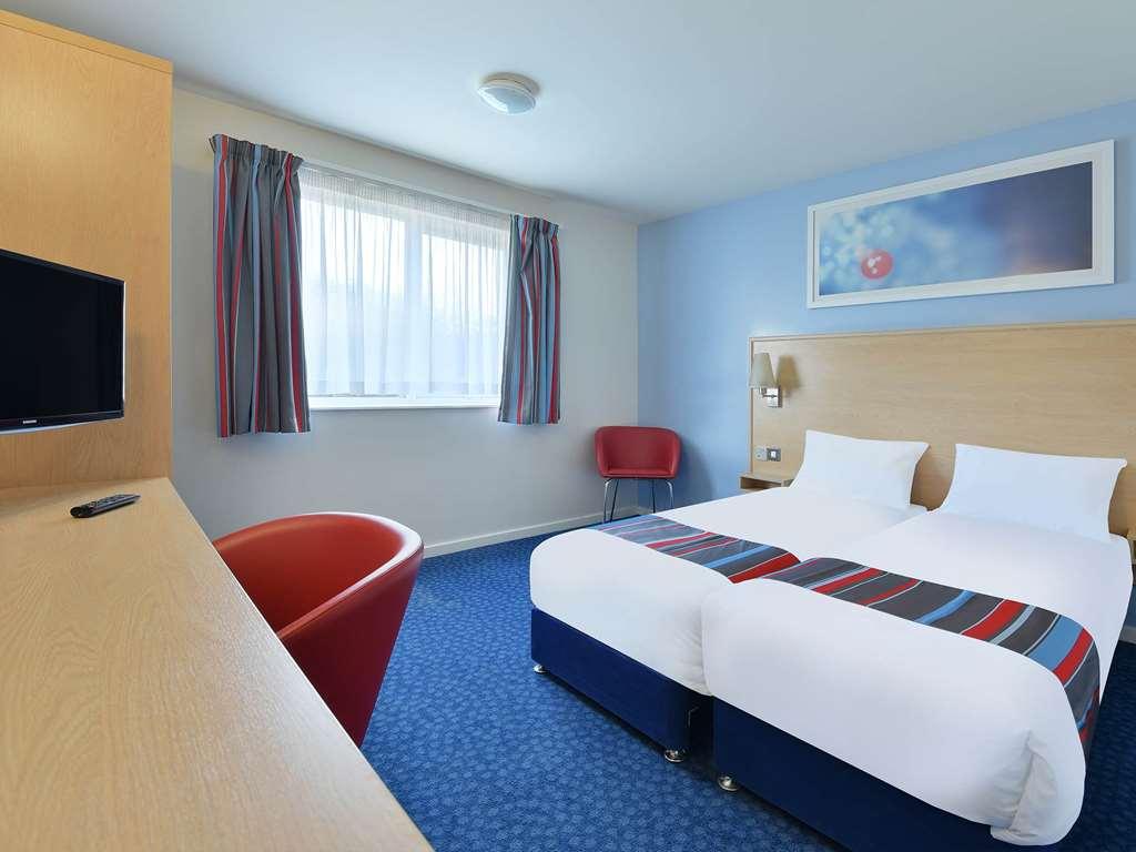 Travelodge Aberdeen Airport Room photo