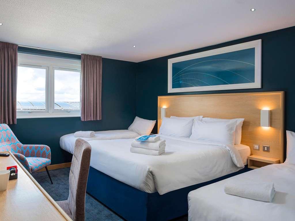 Travelodge Aberdeen Airport Room photo