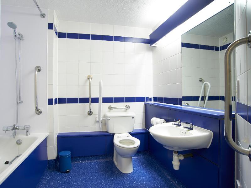 Travelodge Aberdeen Airport Exterior photo