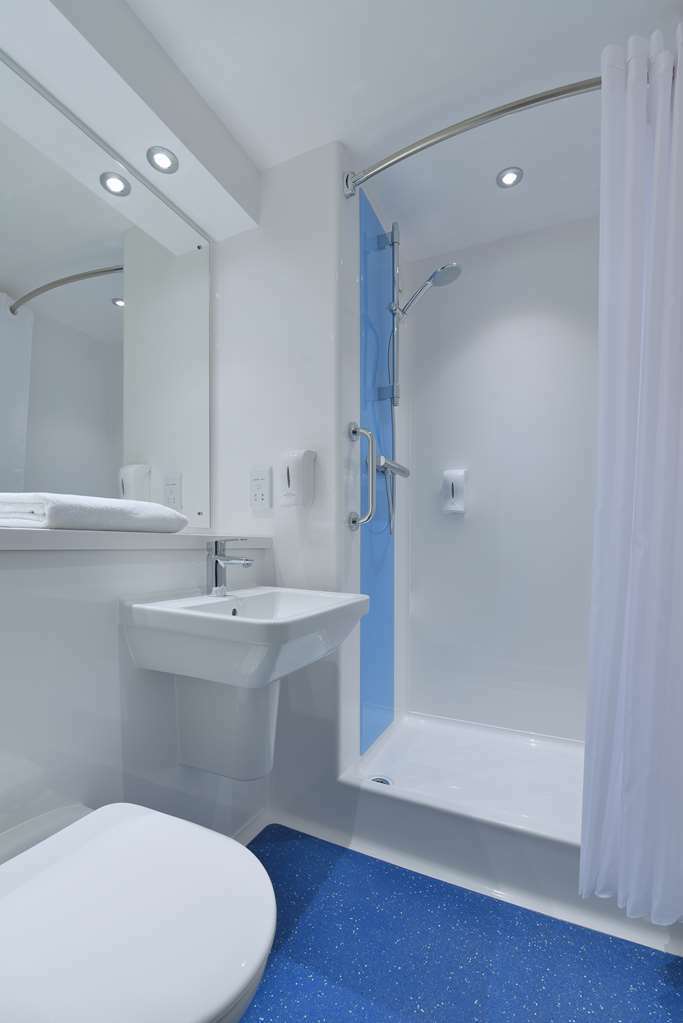 Travelodge Aberdeen Airport Room photo