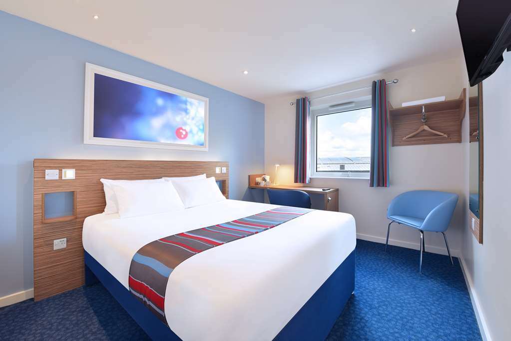 Travelodge Aberdeen Airport Room photo